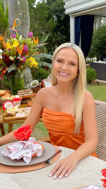 Saved public reels media preview 3 from @eliana snapshot