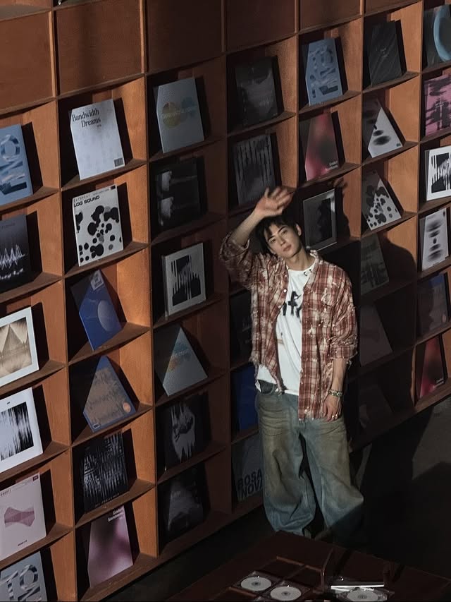 Saved public post media preview 4 from @eunwo.o_c snapshot