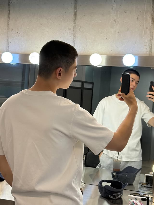 Saved public post media preview 6 from @eunwo.o_c snapshot