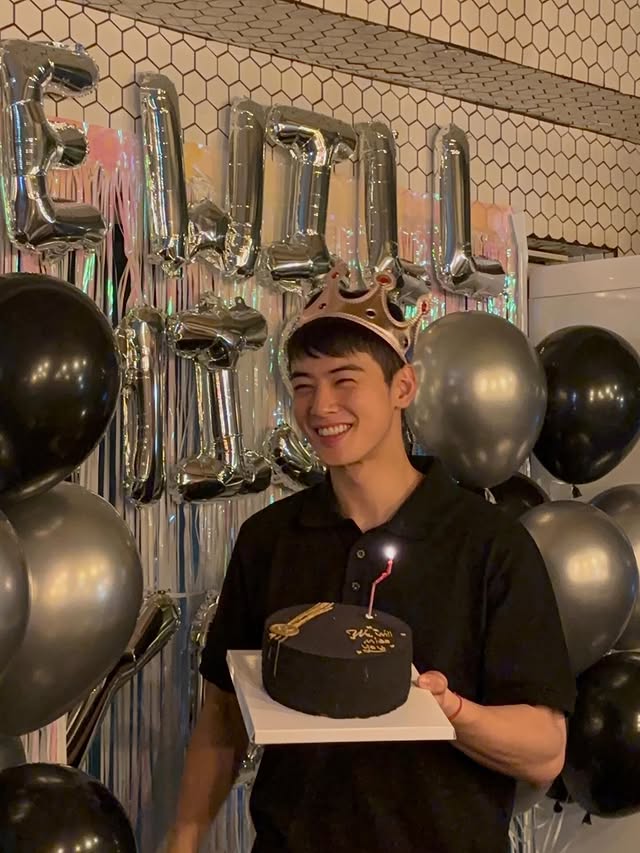 Saved public post media preview 8 from @eunwo.o_c snapshot