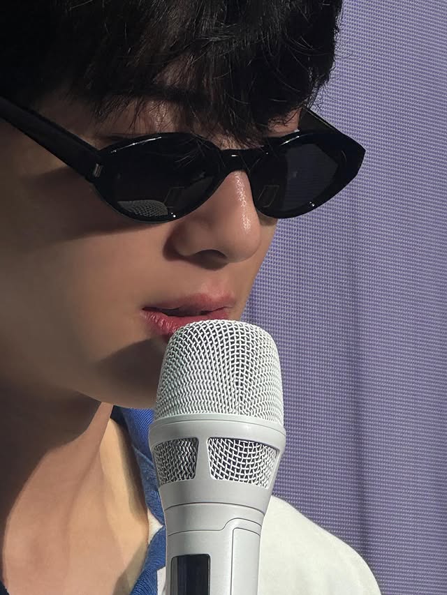 Saved public post media preview 9 from @eunwo.o_c snapshot