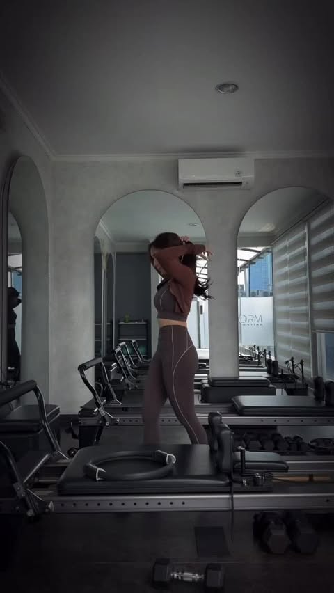 Saved public reels media preview 8 from @gisel_la snapshot