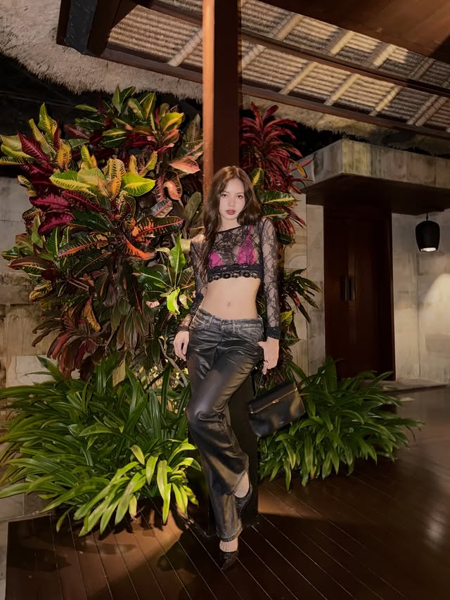 Saved public post media preview 8 from @lalalalisa_m snapshot