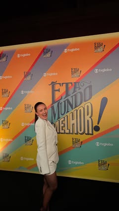 Saved public reels media preview 7 from @larissamanoela snapshot