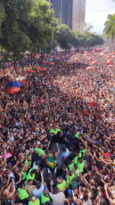 Saved public reels media preview 8 from @ludmilla snapshot