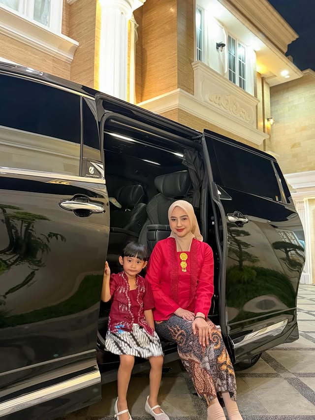 Saved public post media preview 9 from @riaricis1795 snapshot