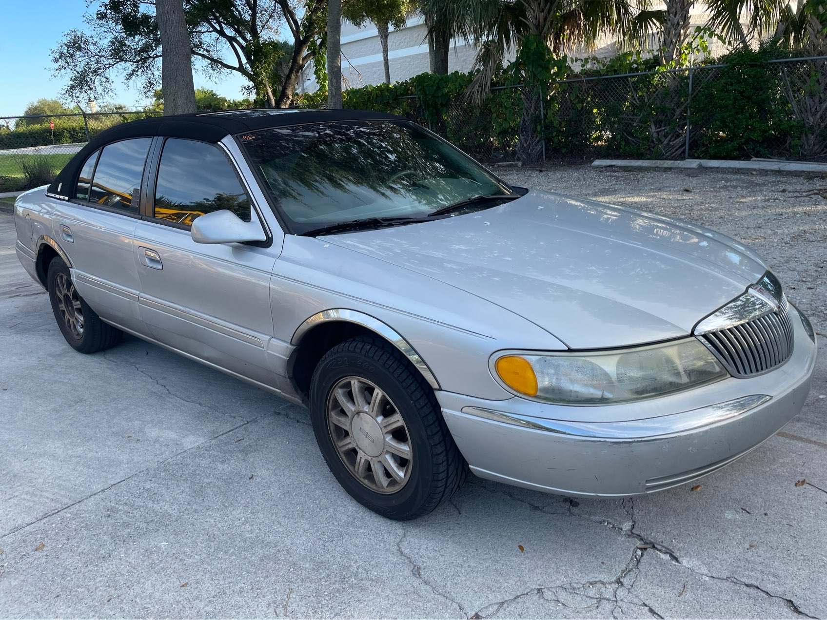 Florida Fine Cars - Used LINCOLN CONTINENTAL 2002 WEST PALM BASE