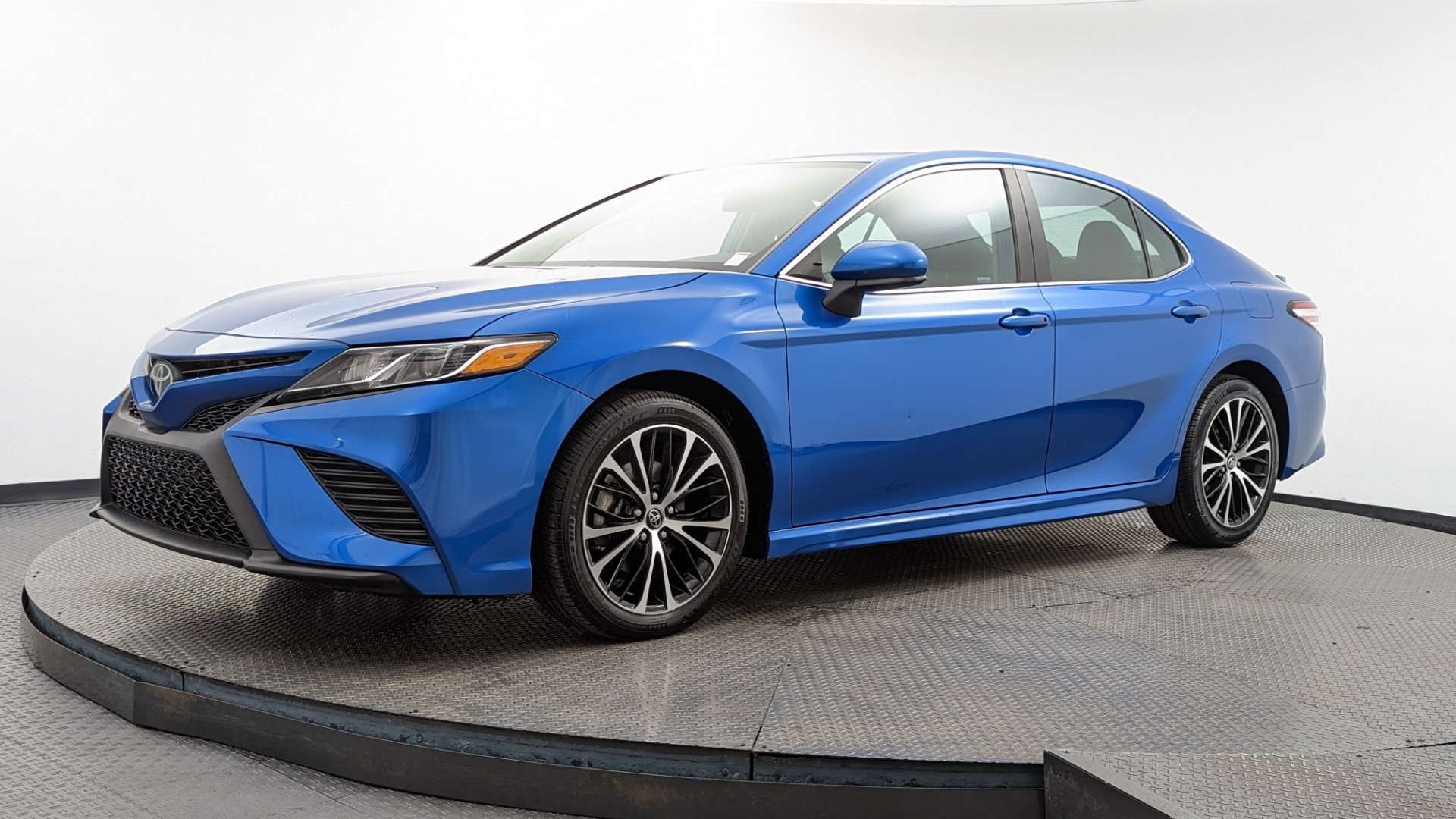 Used 2020 TOYOTA CAMRY SE for sale in undefined 130066