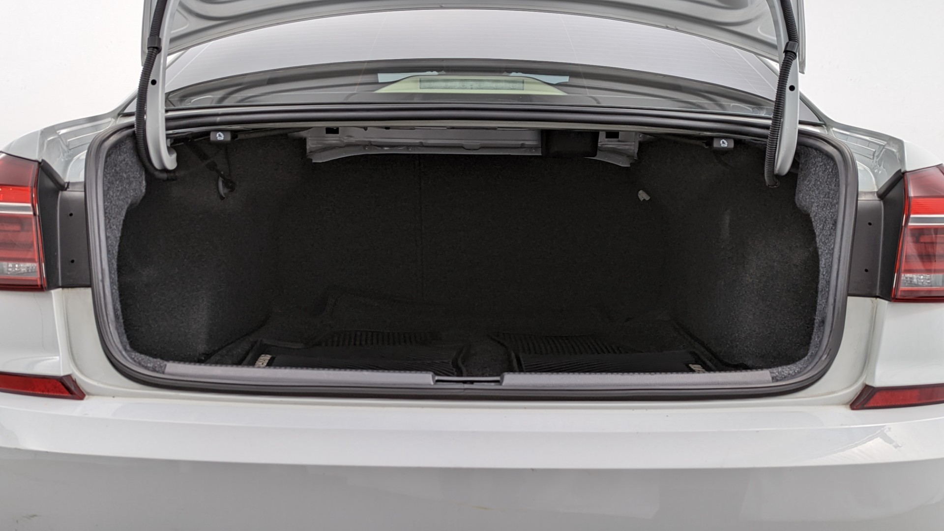 Florida Fine Cars - Used VOLKSWAGEN PASSAT 2018 WEST PALM R-LINE