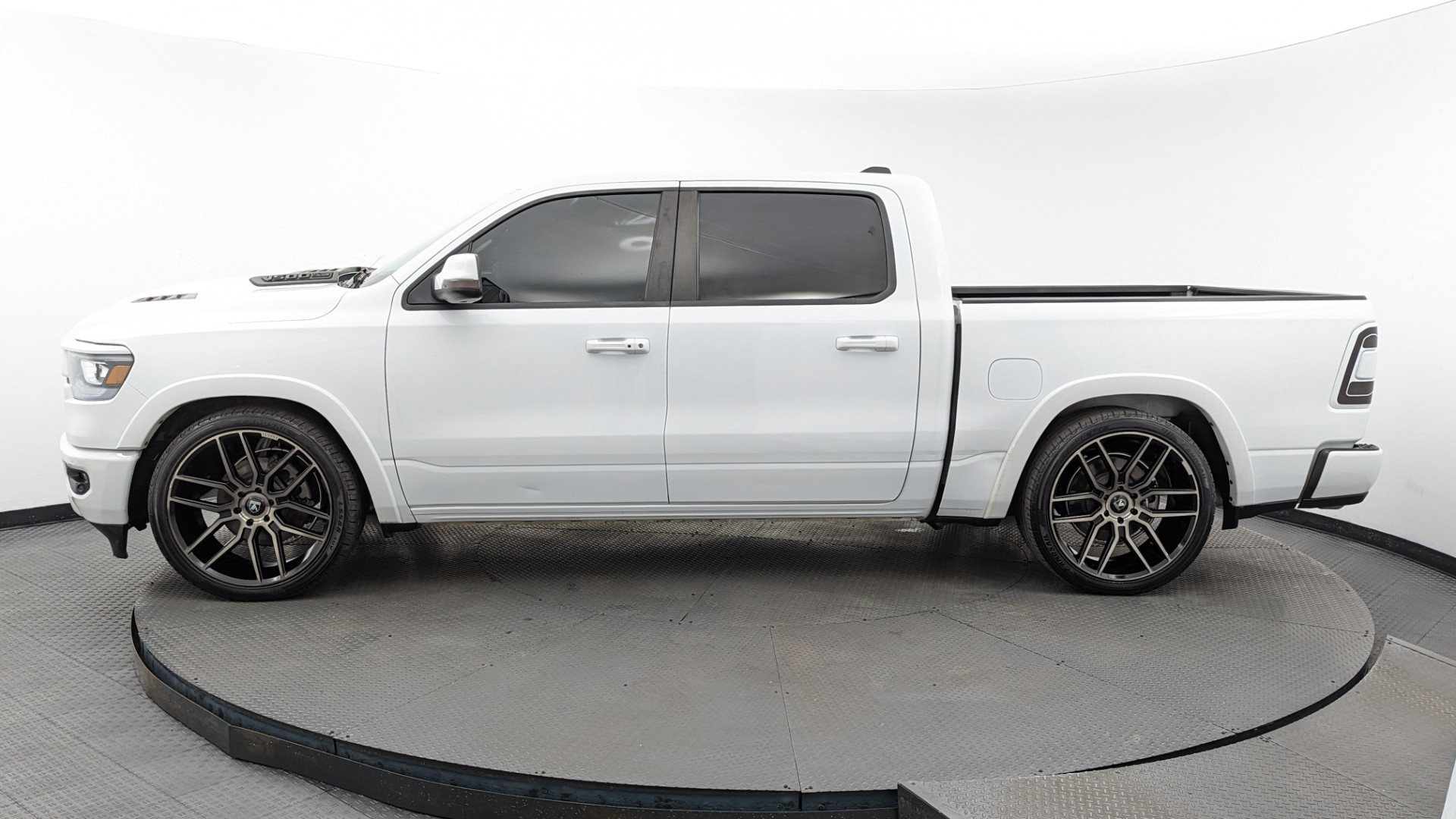 Used 2020 RAM 1500 LARAMIE for sale in undefined 130282