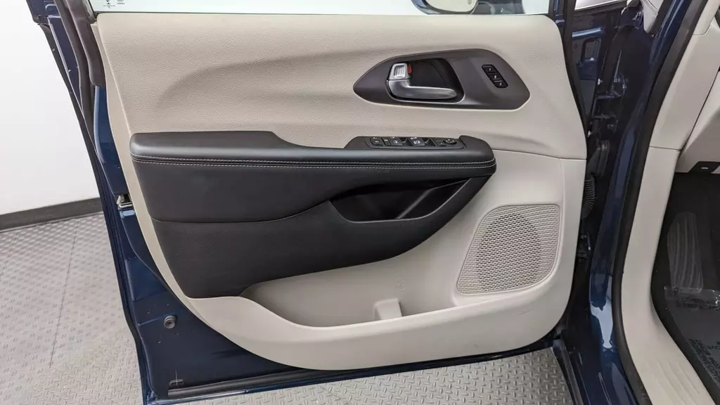 Florida Fine Cars - Used CHRYSLER PACIFICA 2021 MIAMI TOURING L