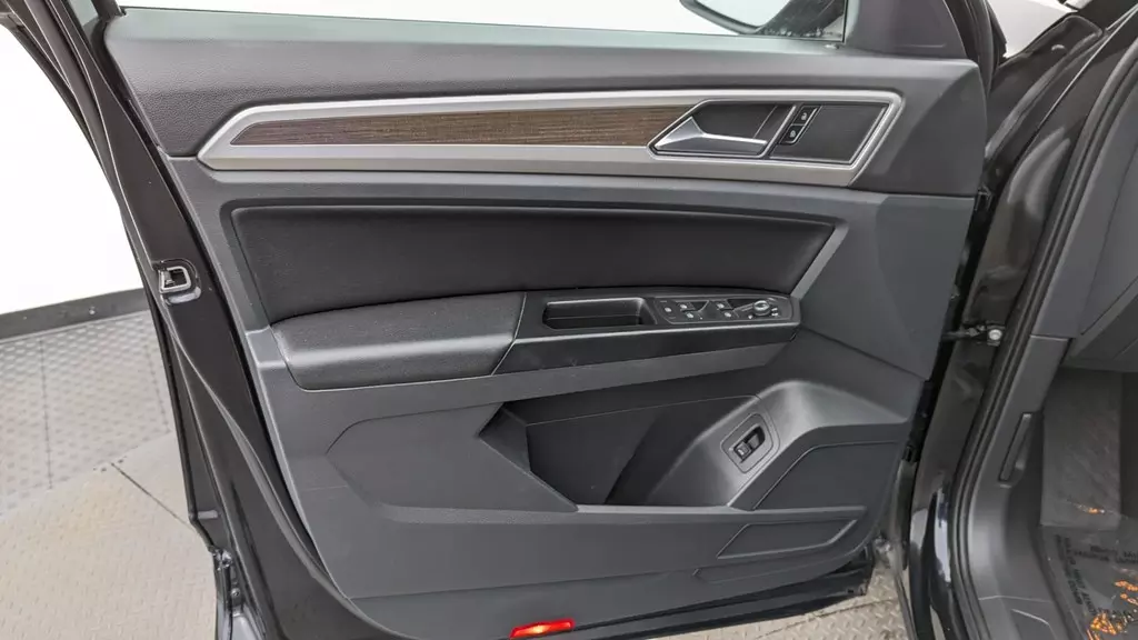 Florida Fine Cars - Used VOLKSWAGEN ATLAS 2019 MARGATE 3.6L V6 SE W/TECHNOLOGY R-LINE