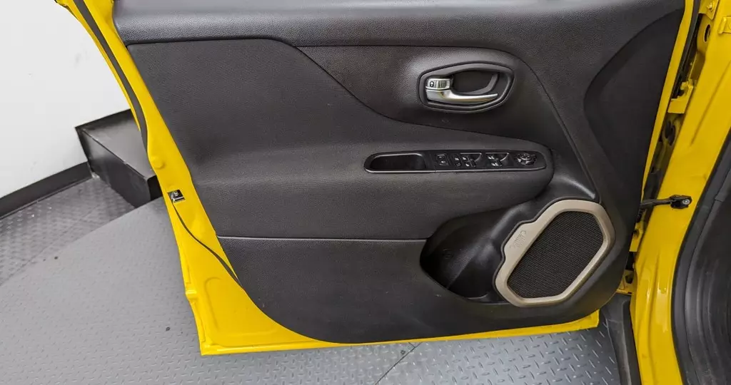 Used 2015 JEEP RENEGADE LATITUDE for sale in ORLANDO 134820