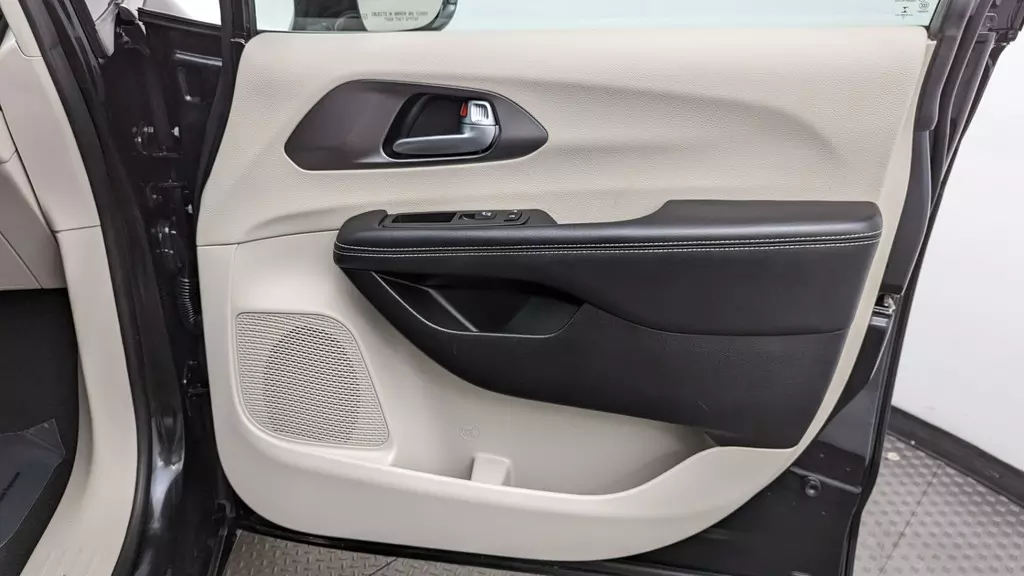 Florida Fine Cars - Used CHRYSLER PACIFICA 2022 MIAMI TOURING L