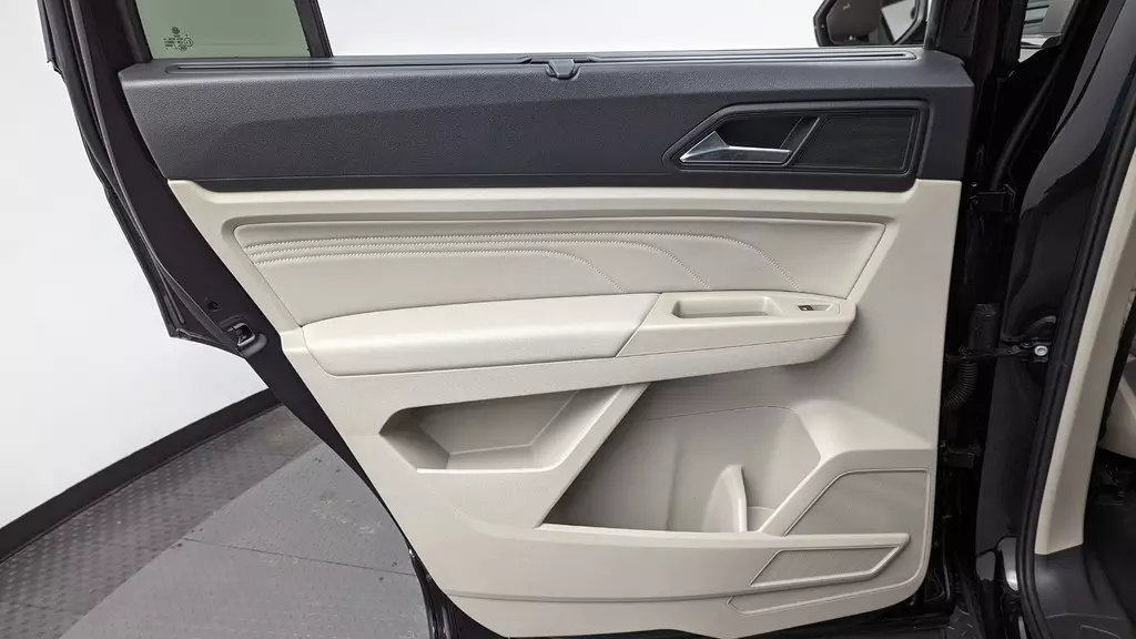 Florida Fine Cars - Used VOLKSWAGEN ATLAS 2021 WEST PALM 3.6L V6 SE W/TECHNOLOGY