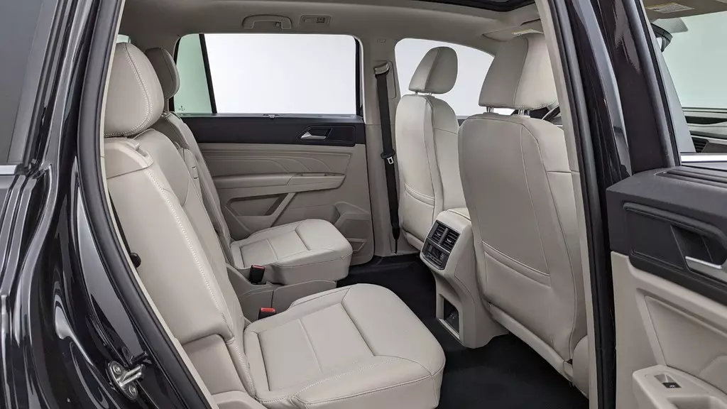 Florida Fine Cars - Used VOLKSWAGEN ATLAS 2021 WEST PALM 3.6L V6 SE W/TECHNOLOGY