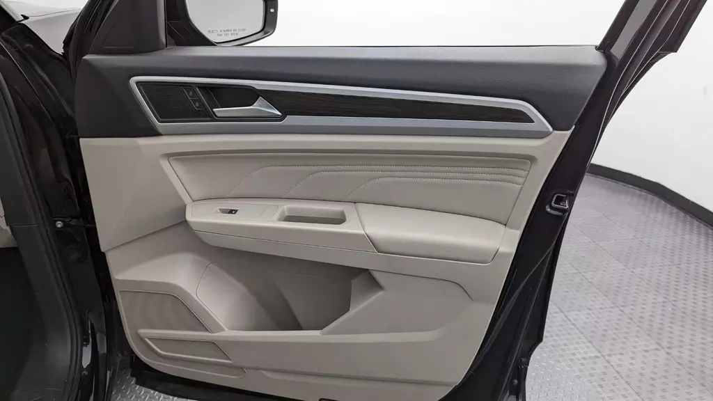 Florida Fine Cars - Used VOLKSWAGEN ATLAS 2021 WEST PALM 3.6L V6 SE W/TECHNOLOGY