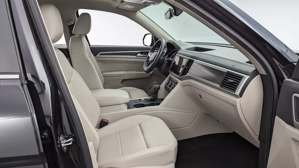 Florida Fine Cars - Used VOLKSWAGEN ATLAS 2021 WEST PALM 3.6L V6 SE W/TECHNOLOGY