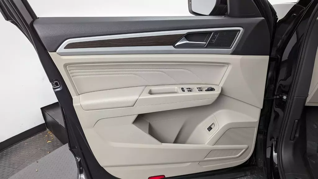 Florida Fine Cars - Used VOLKSWAGEN ATLAS 2021 WEST PALM 3.6L V6 SE W/TECHNOLOGY