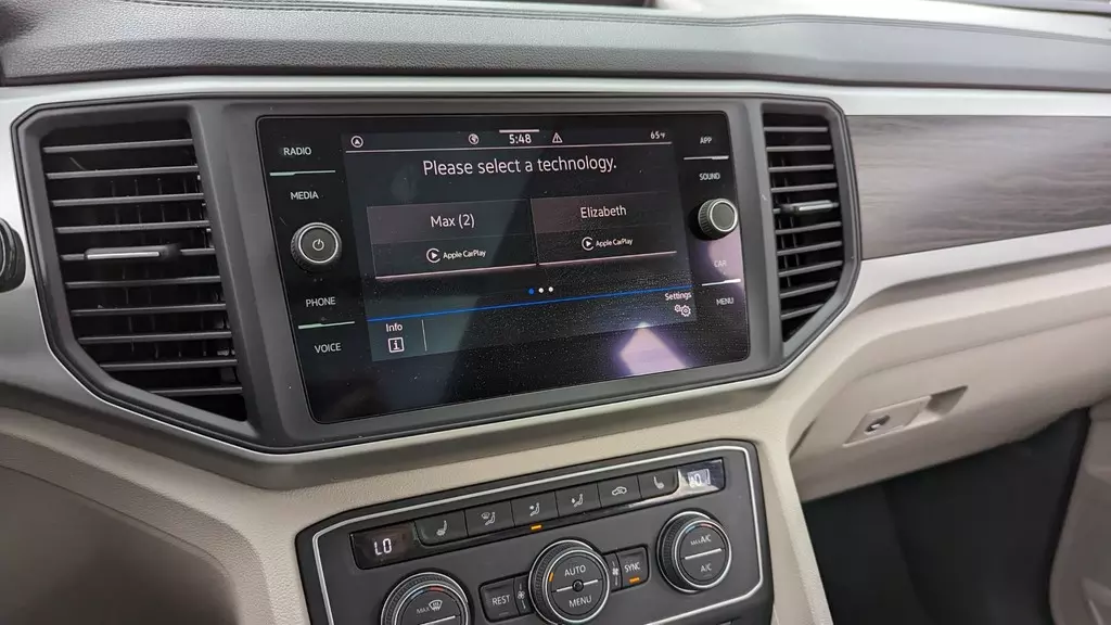 Florida Fine Cars - Used VOLKSWAGEN ATLAS 2021 WEST PALM 3.6L V6 SE W/TECHNOLOGY