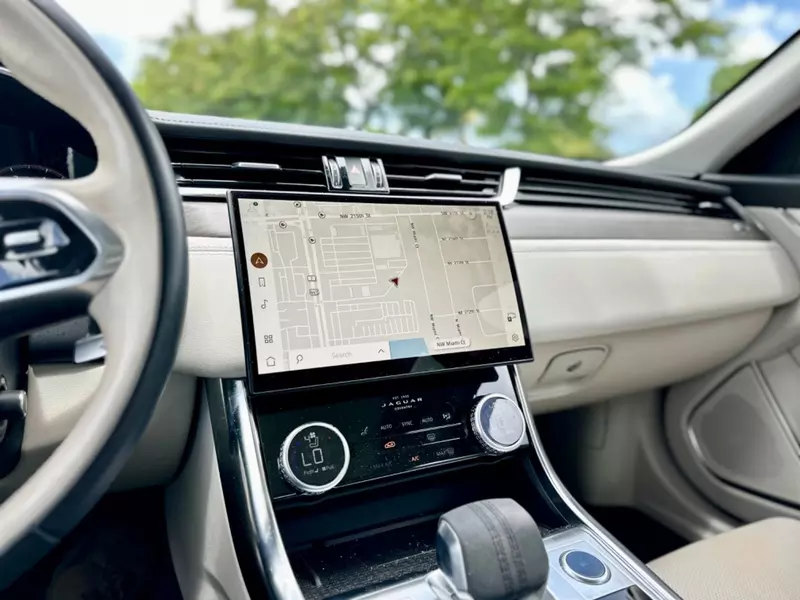 Used 2021 JAGUAR XF SE for sale in MIAMI | 142921