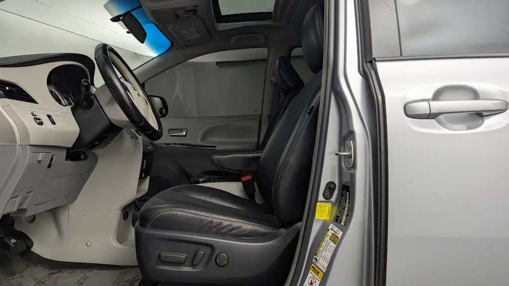 Florida Fine Cars - Used TOYOTA SIENNA 2011 WEST PALM SE