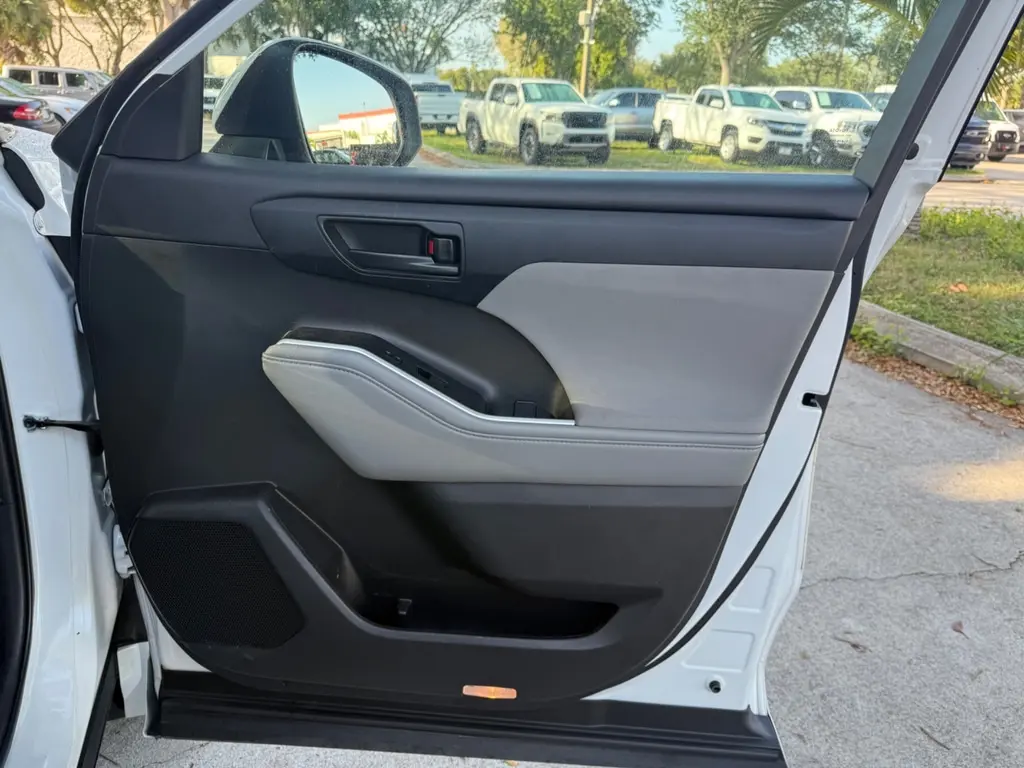 Florida Fine Cars - Used TOYOTA HIGHLANDER 2022 WEST PALM HYBRID LE