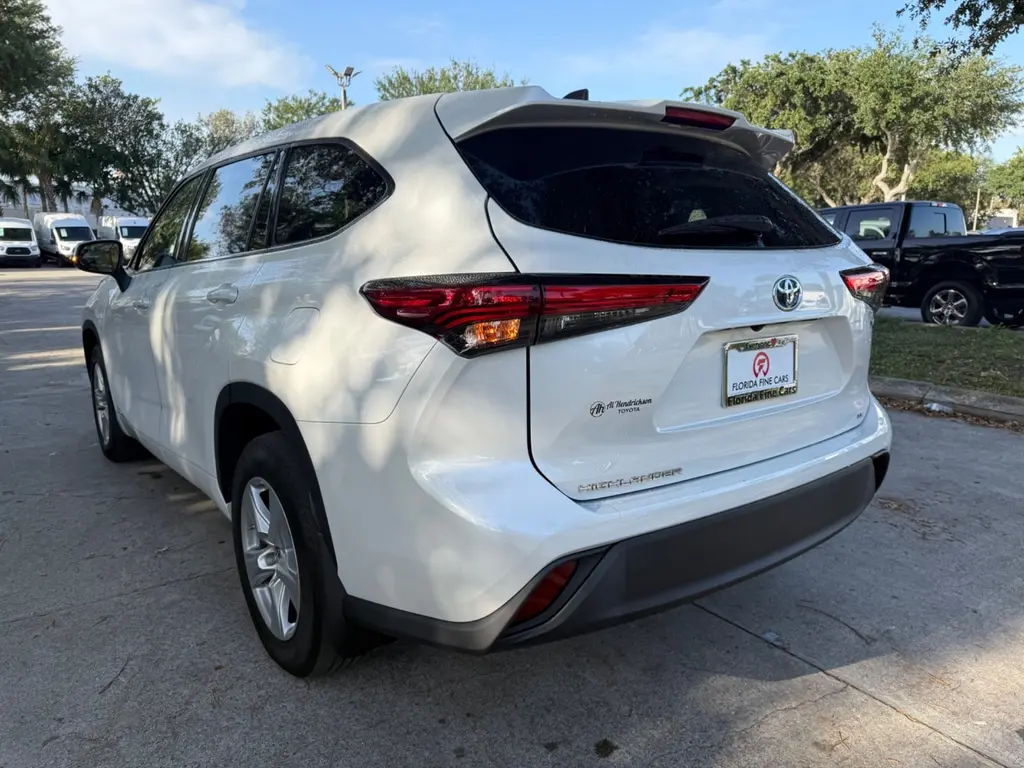 Florida Fine Cars - Used TOYOTA HIGHLANDER 2022 WEST PALM HYBRID LE