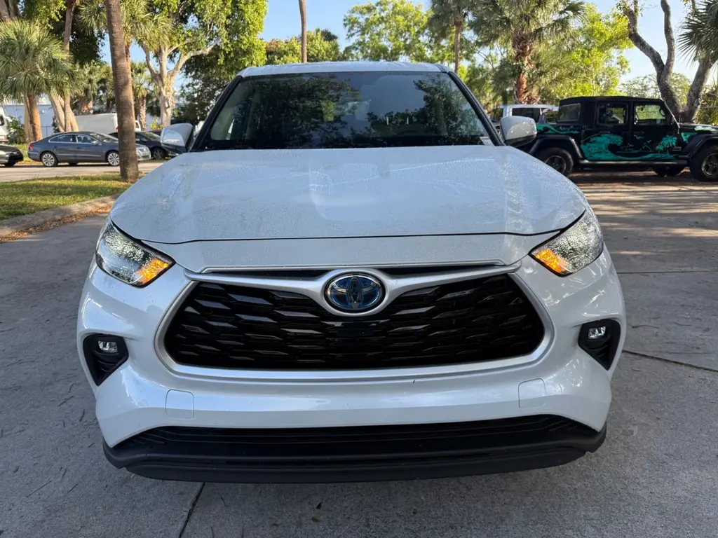 Florida Fine Cars - Used TOYOTA HIGHLANDER 2022 WEST PALM HYBRID LE