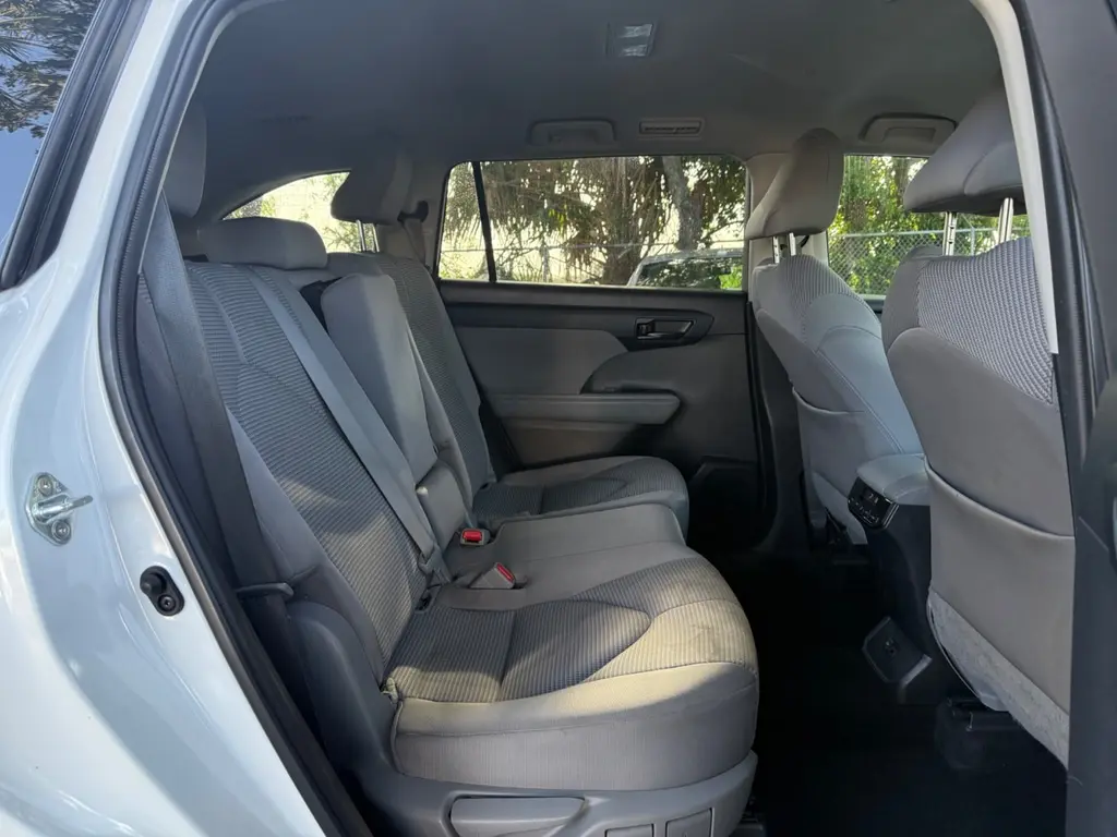 Florida Fine Cars - Used TOYOTA HIGHLANDER 2022 WEST PALM HYBRID LE