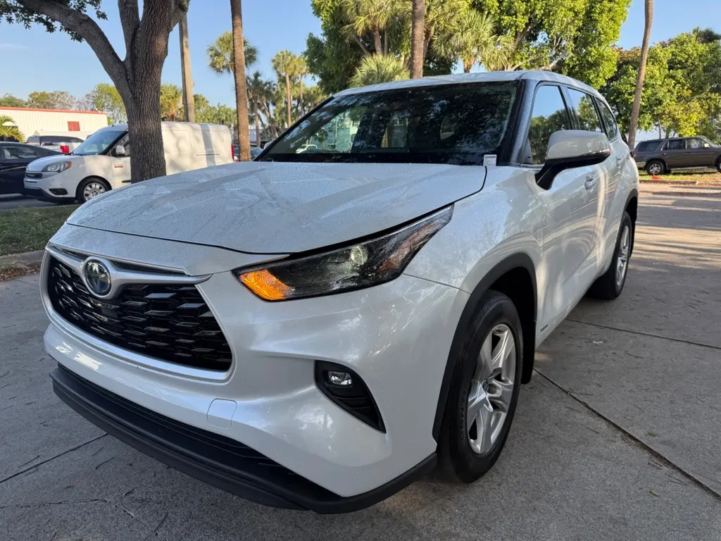Florida Fine Cars - Used TOYOTA HIGHLANDER 2022 WEST PALM HYBRID LE