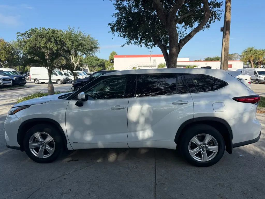Florida Fine Cars - Used TOYOTA HIGHLANDER 2022 WEST PALM HYBRID LE