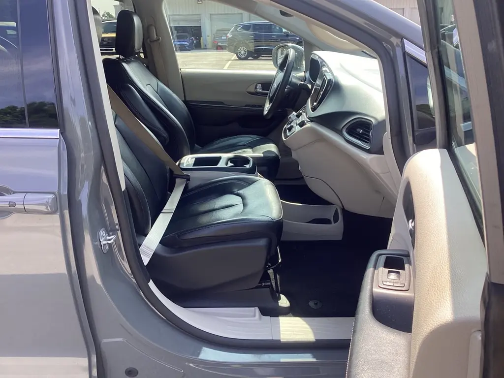Florida Fine Cars - Used CHRYSLER PACIFICA 2022 ORLANDO TOURING L