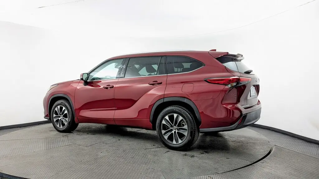 Florida Fine Cars - Used TOYOTA HIGHLANDER 2021 MARGATE XLE