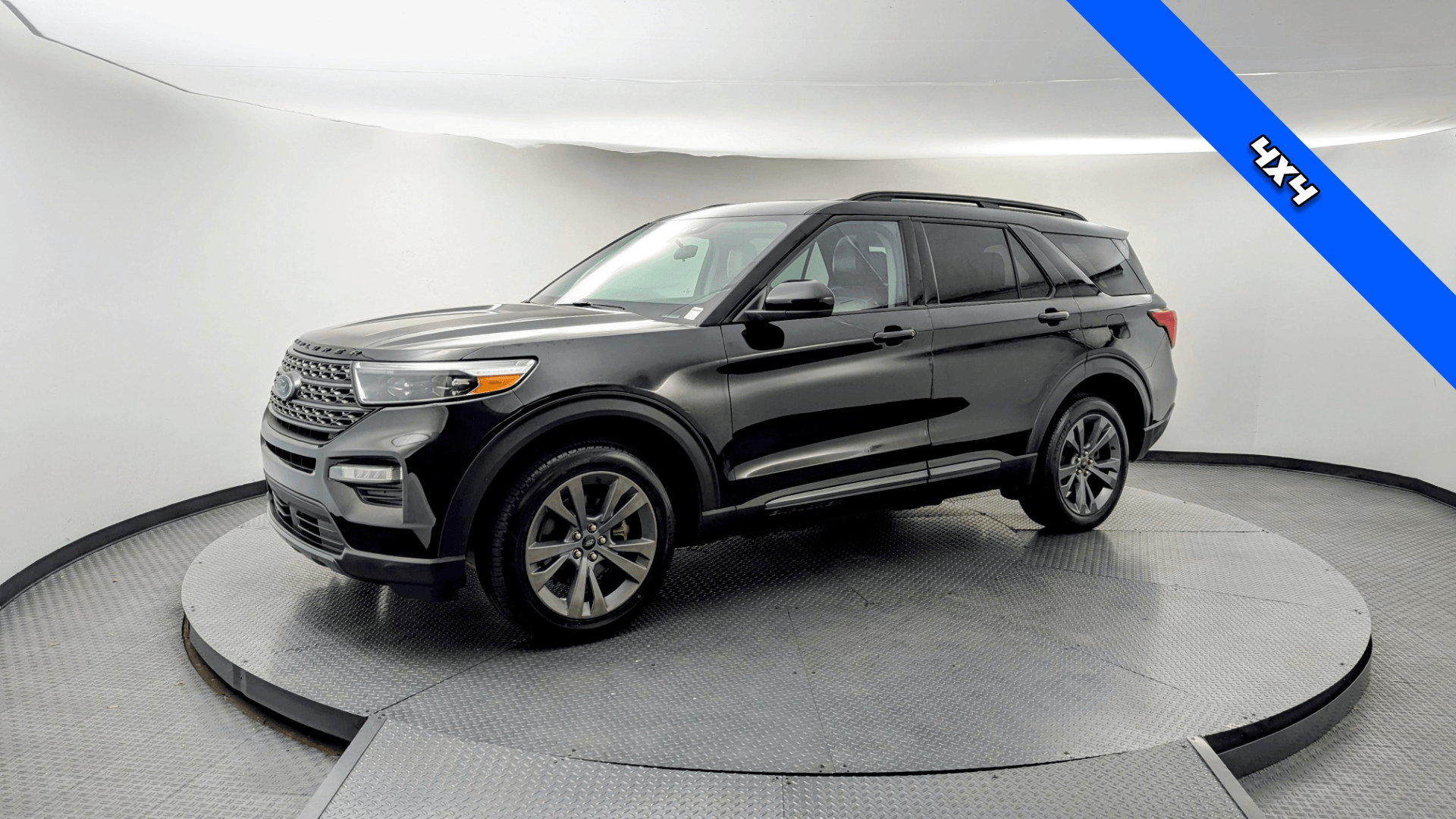 2023 Ford Explorer XLT's photo