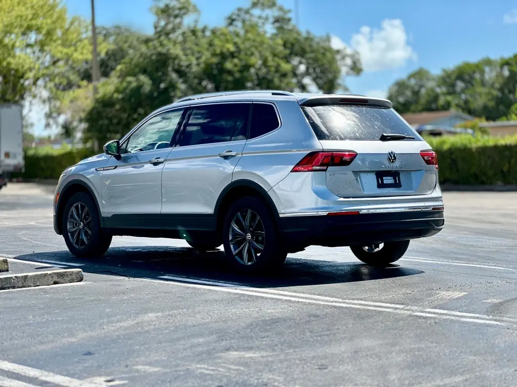 2022 Volkswagen Tiguan SE photo 3