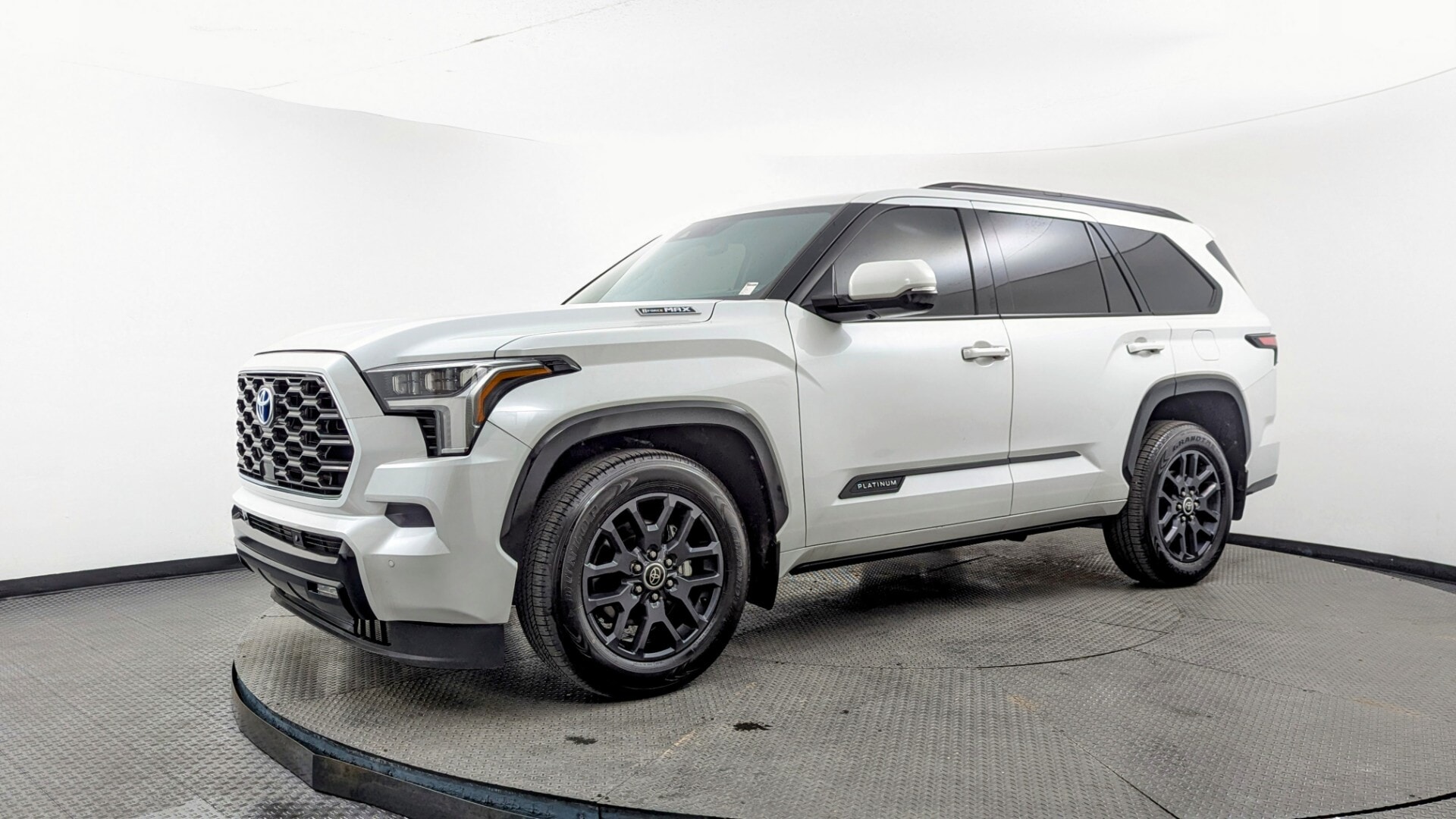 2023 Toyota Sequoia Platinum's photo