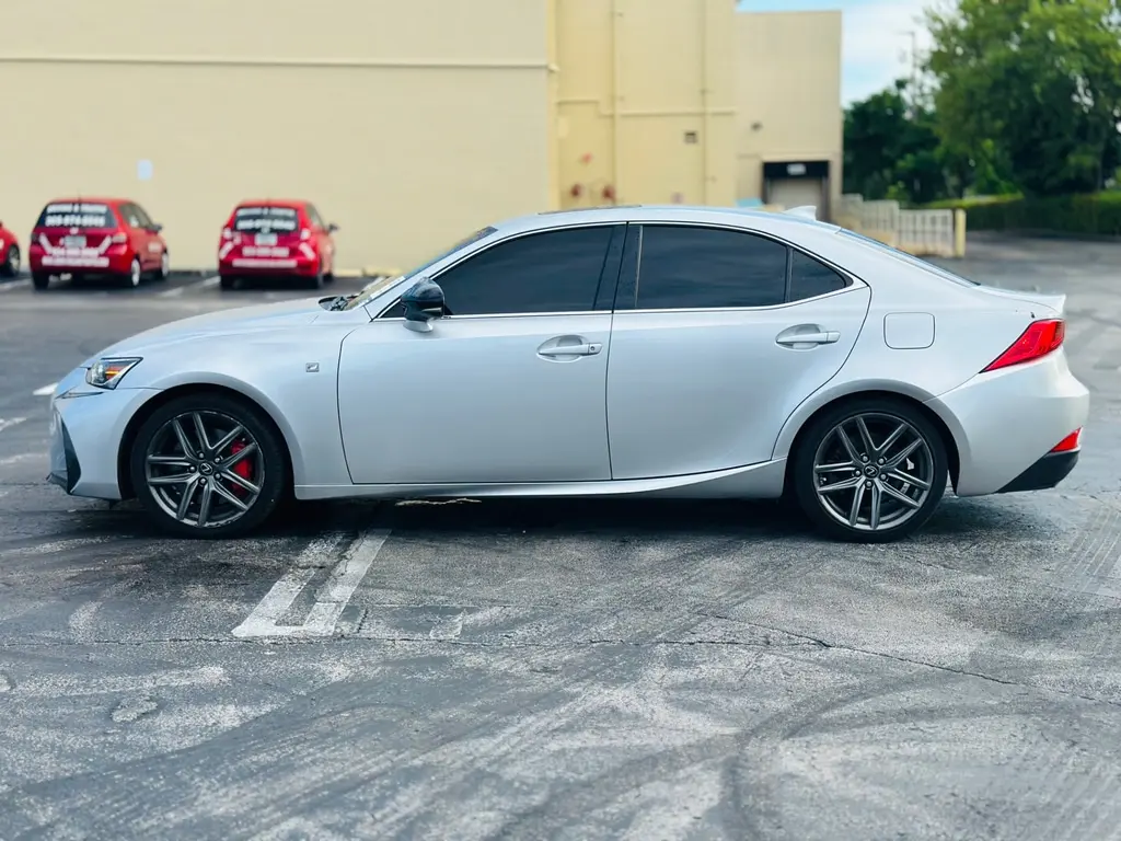 2017 Lexus IS F SPORT photo 3
