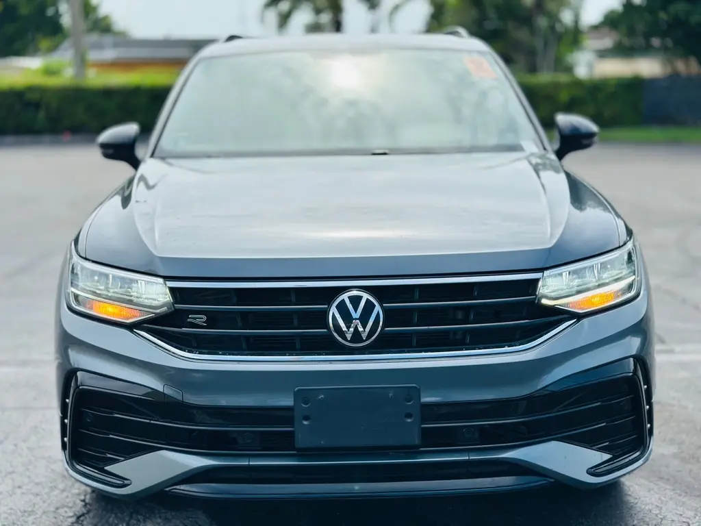 2023 Volkswagen Tiguan SE R-Line Black photo 2