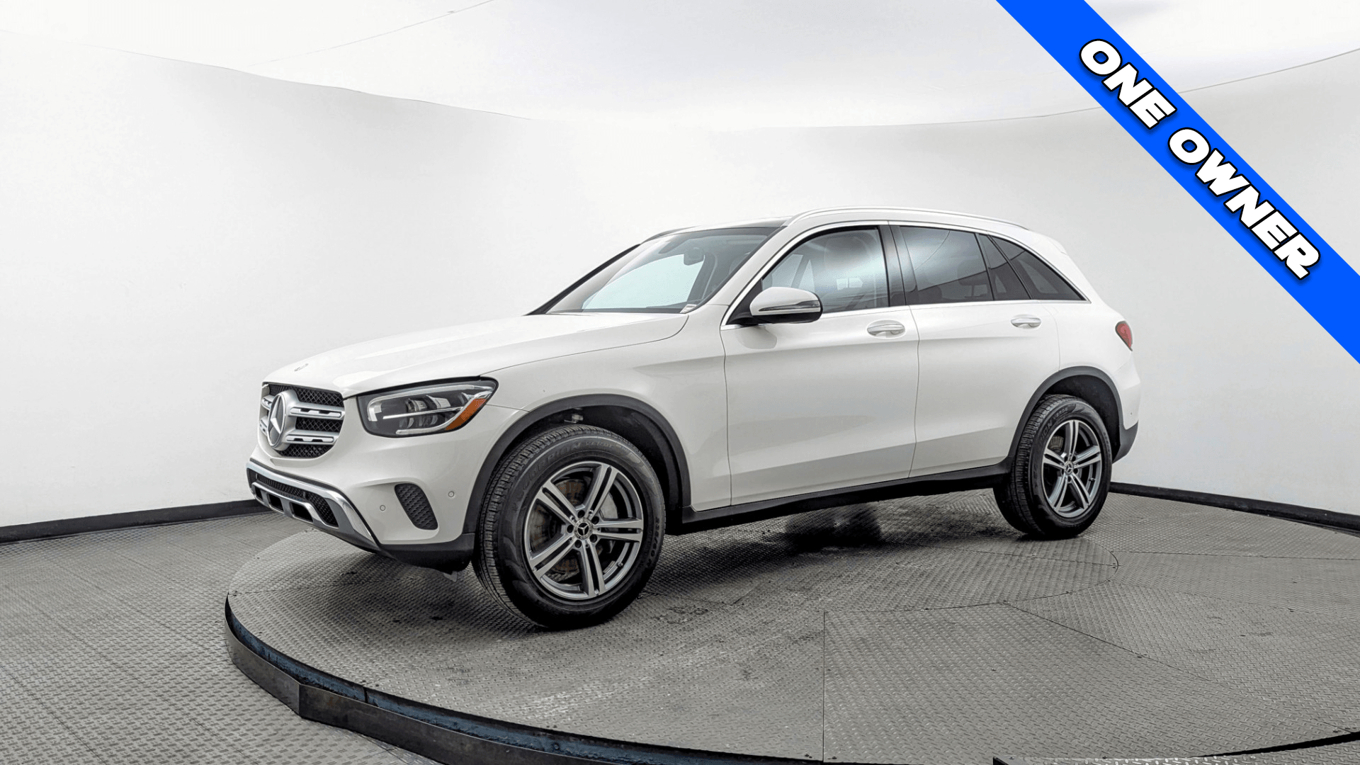 2021 Mercedes-Benz GLC GLC300's photo