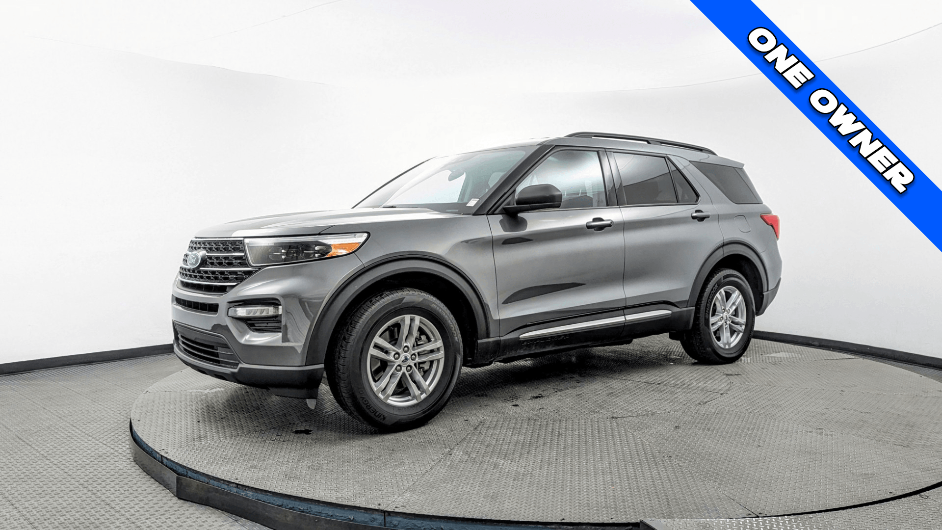 2023 Ford Explorer XLT's photo