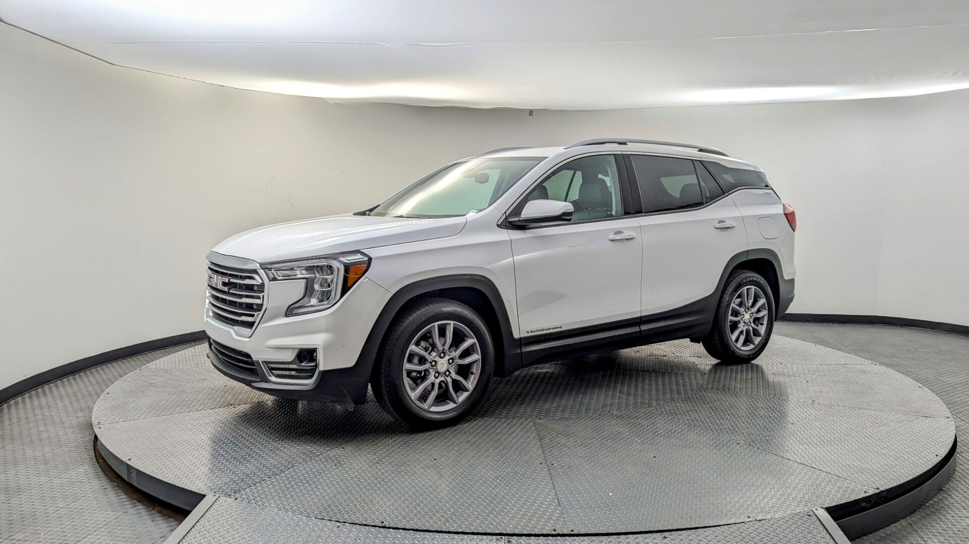 2023 GMC Terrain SLT's photo
