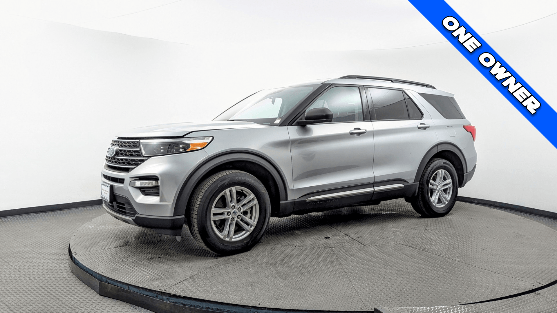 2023 Ford Explorer XLT's photo