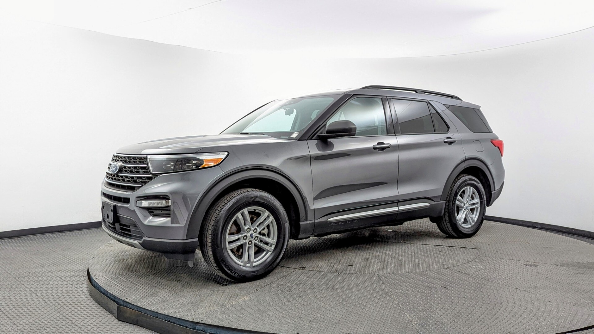 2023 Ford Explorer XLT's photo