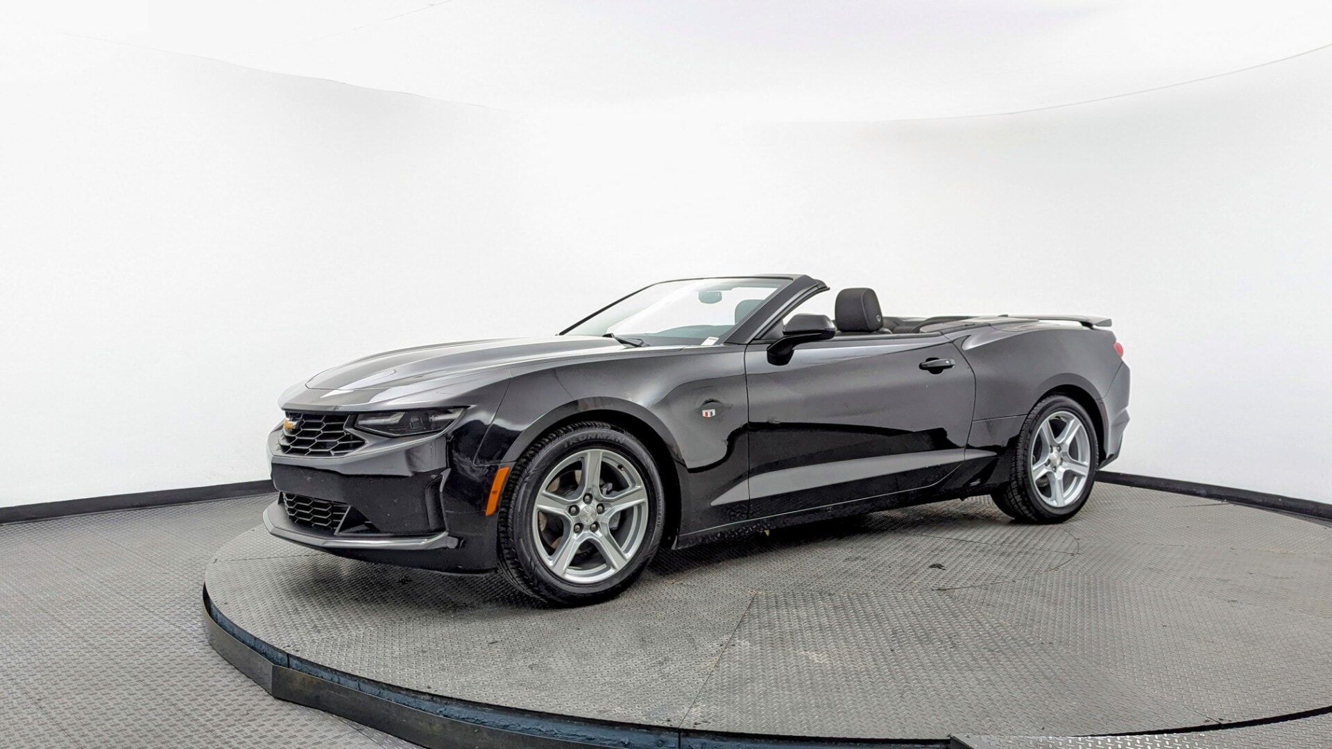 2023 Chevrolet Camaro 1LT's photo