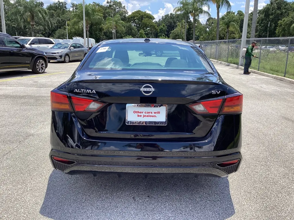 2023 Nissan Altima 2.5 SV photo 4