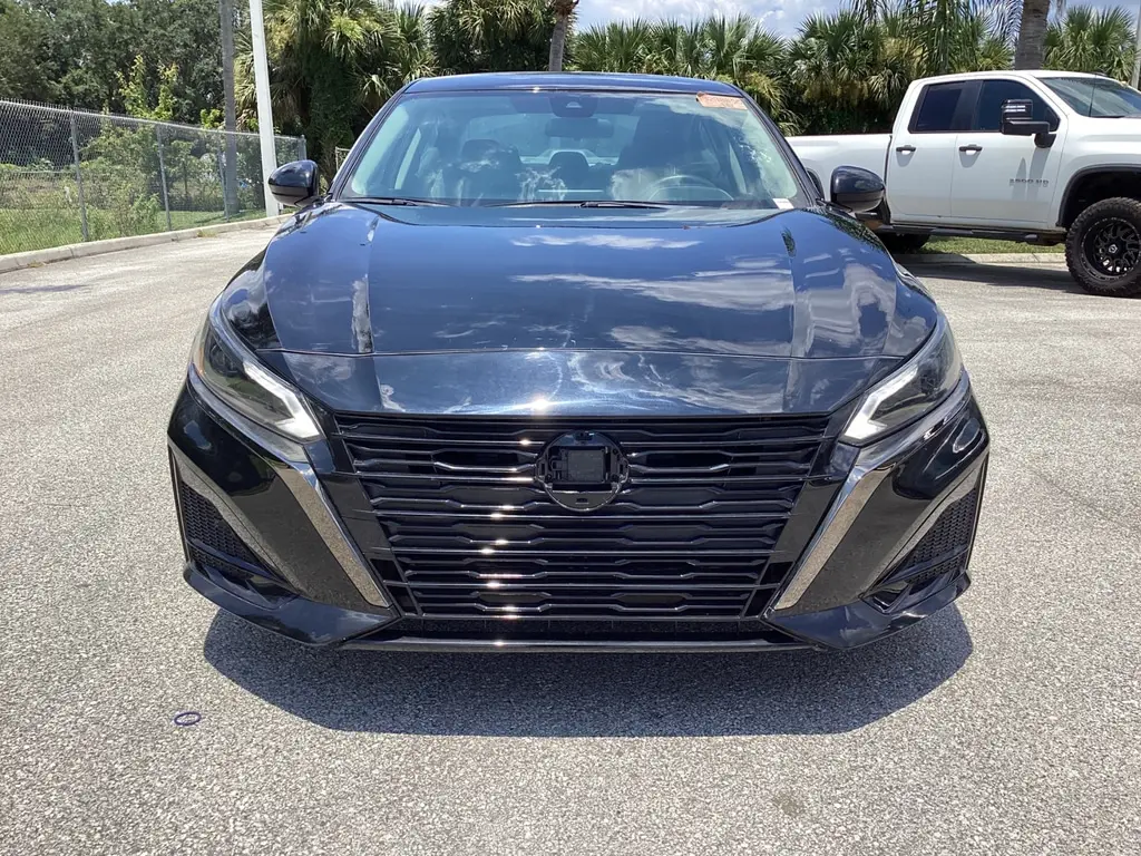 2023 Nissan Altima 2.5 SV photo 2
