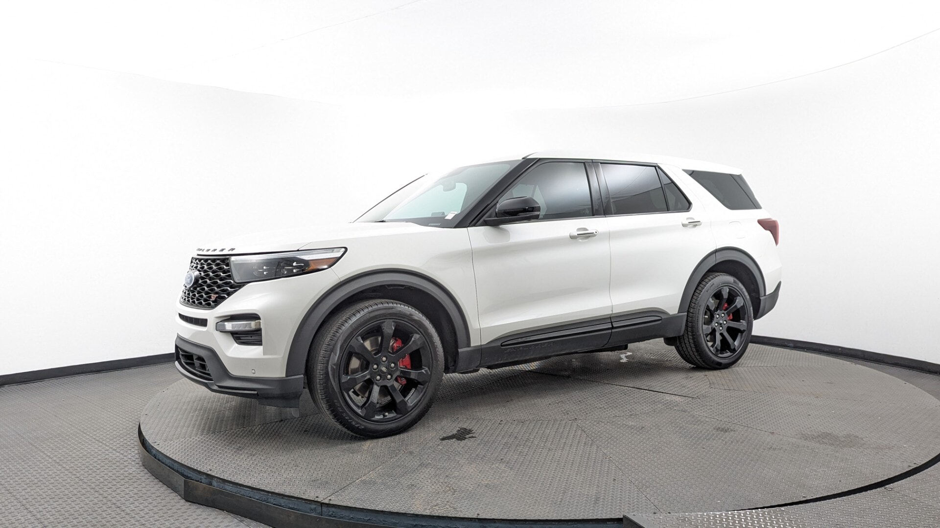 2022 Ford Explorer ST's photo