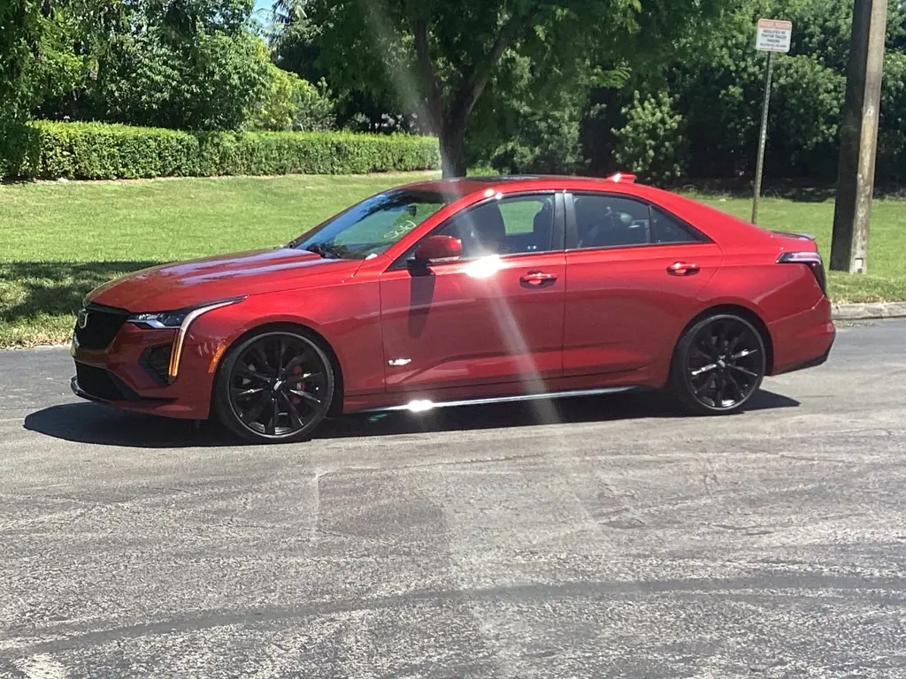 2022 Cadillac CT4 photo 2