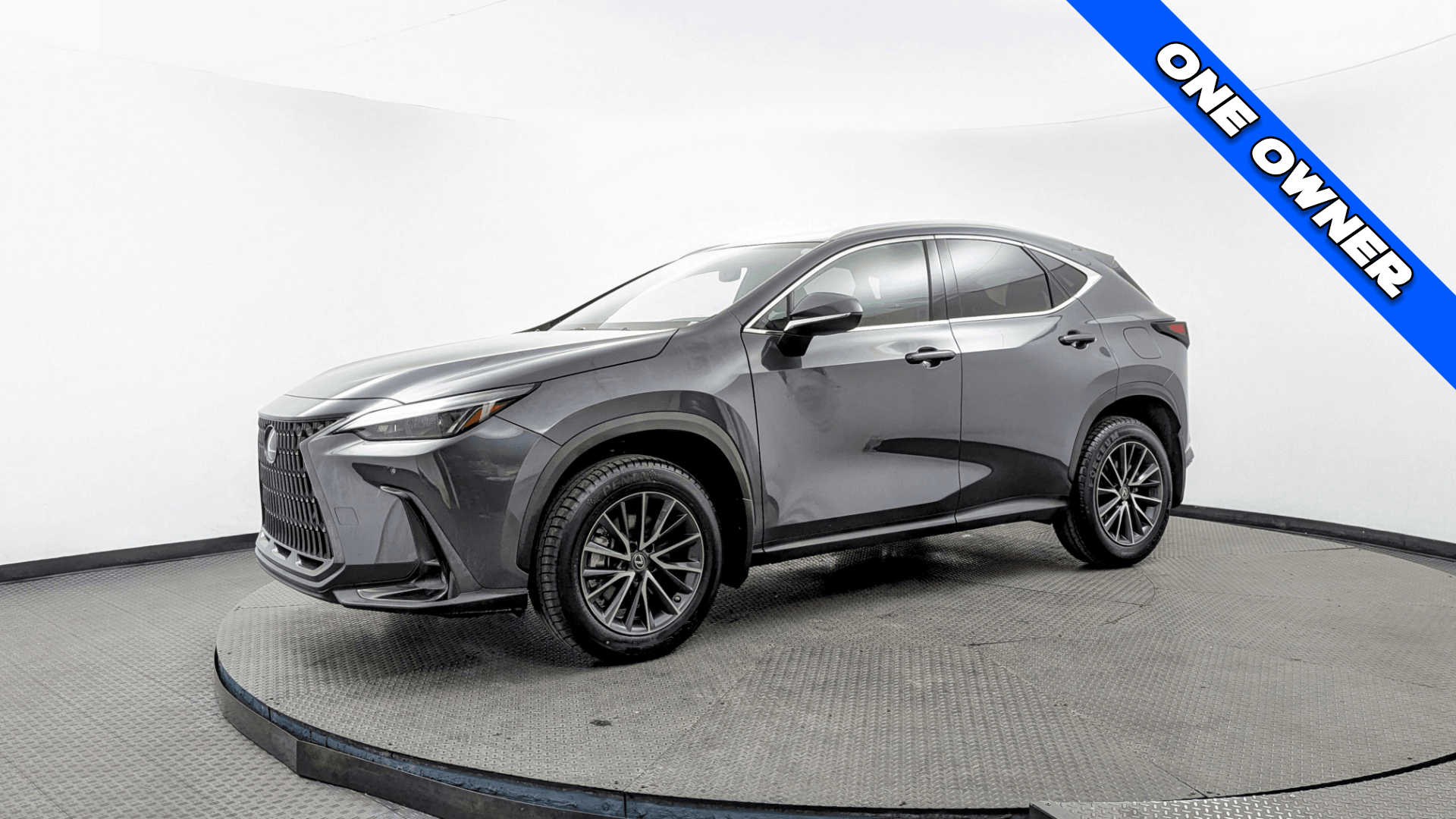 2023 Lexus NX 350's photo